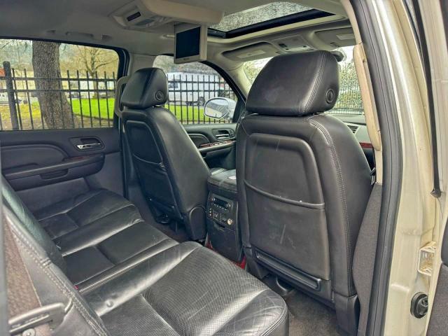 Cadillac Escalade Ext Image 10