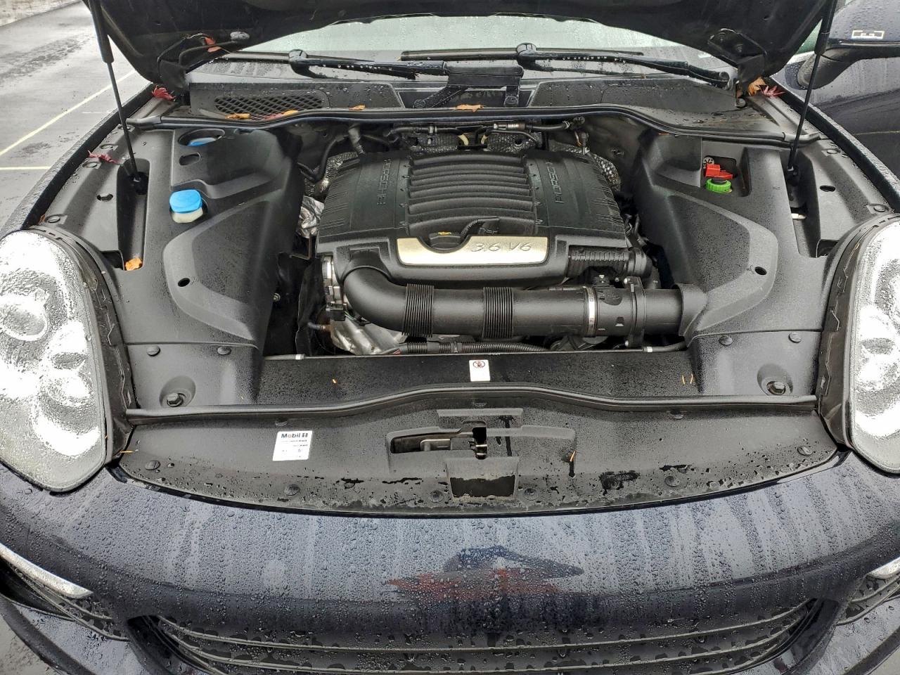 Porsche Cayenne Image 2