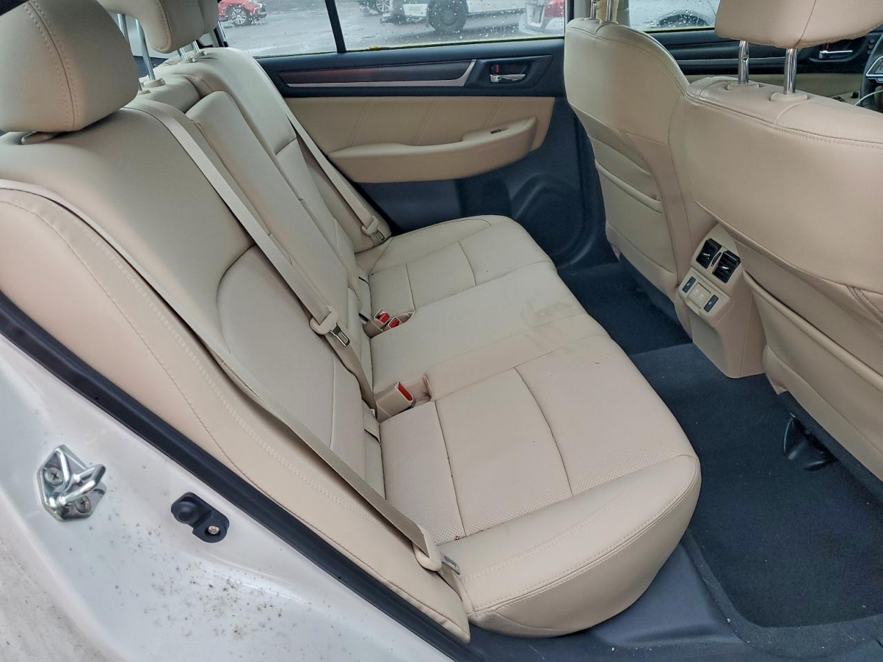 Subaru Legacy 3.6r Limited Image 9