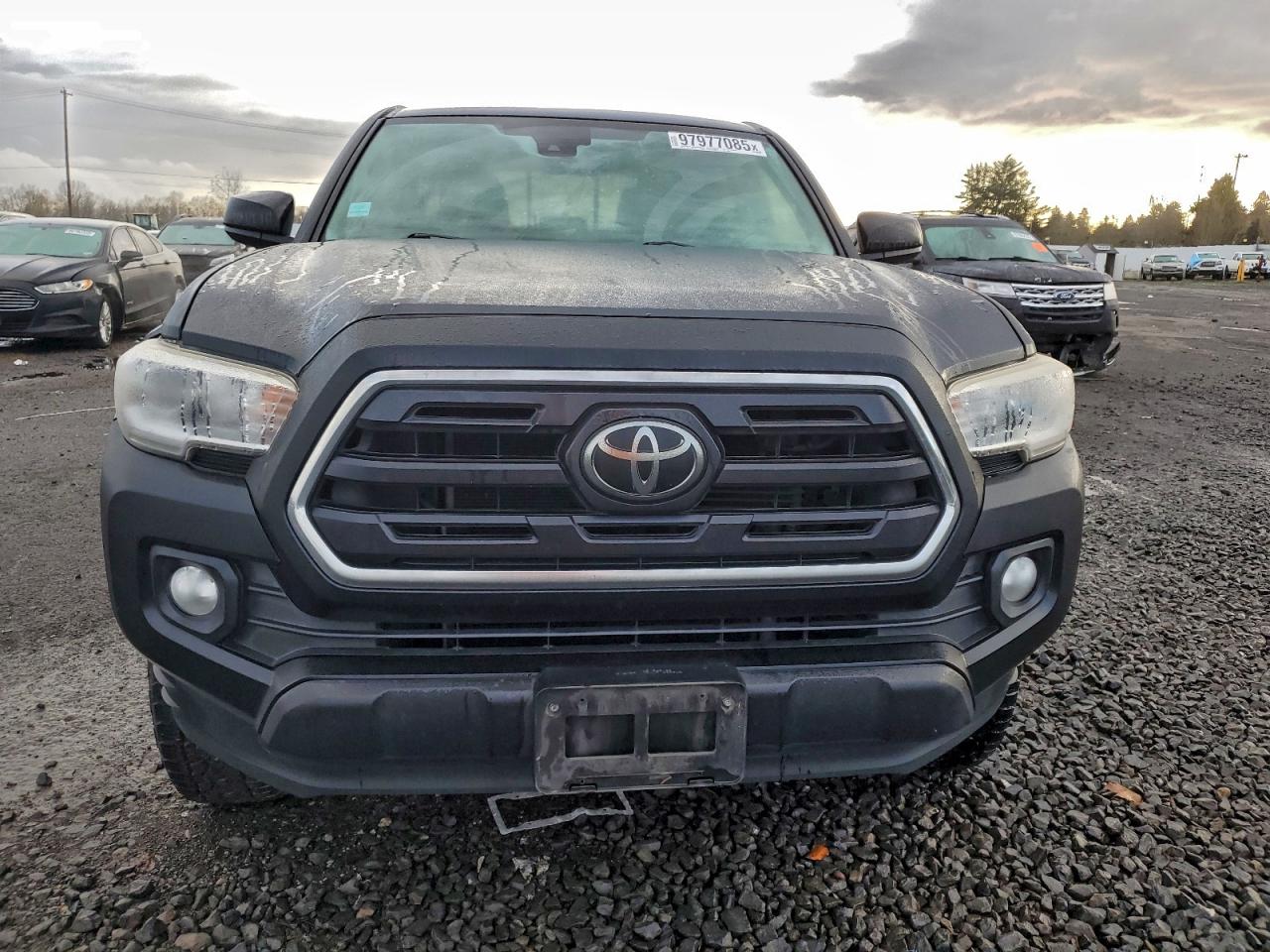 Toyota Tacoma Double Cab Image 8