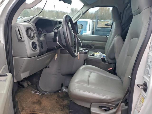 Ford Econoline E250 Van Image 8