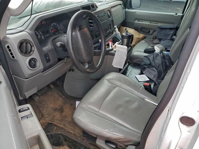 Ford Econoline E250 Van Image 7