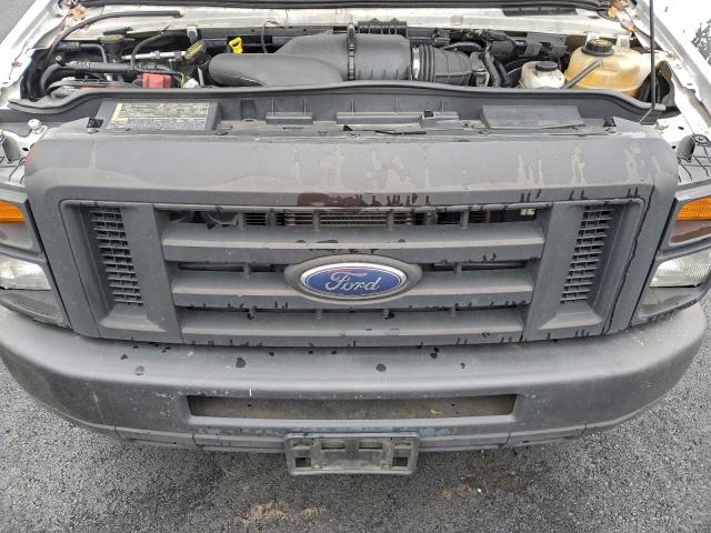 Ford Econoline E250 Van Image 2