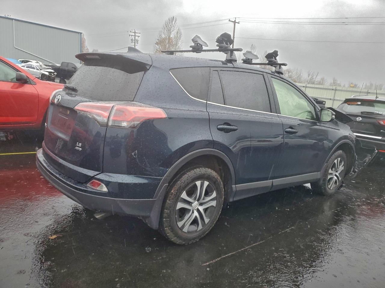 Toyota RAV4 Le Image 4