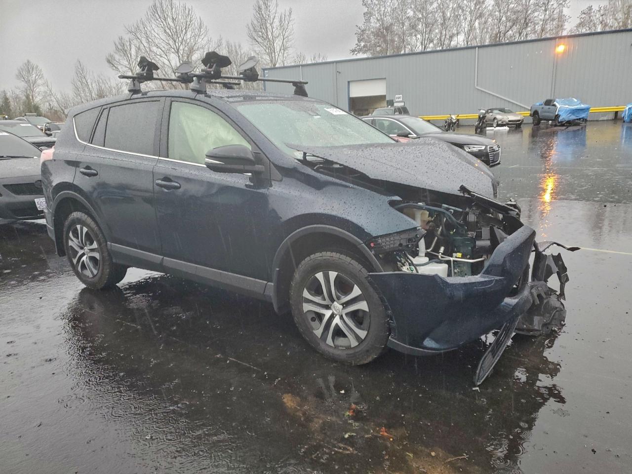 Toyota RAV4 Le Image 3