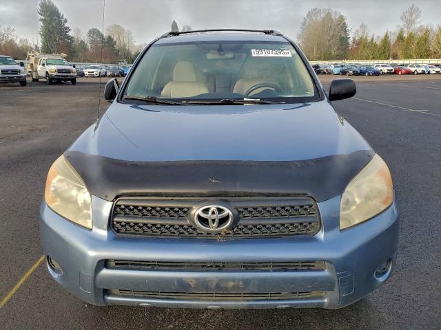Toyota RAV4 Image 4