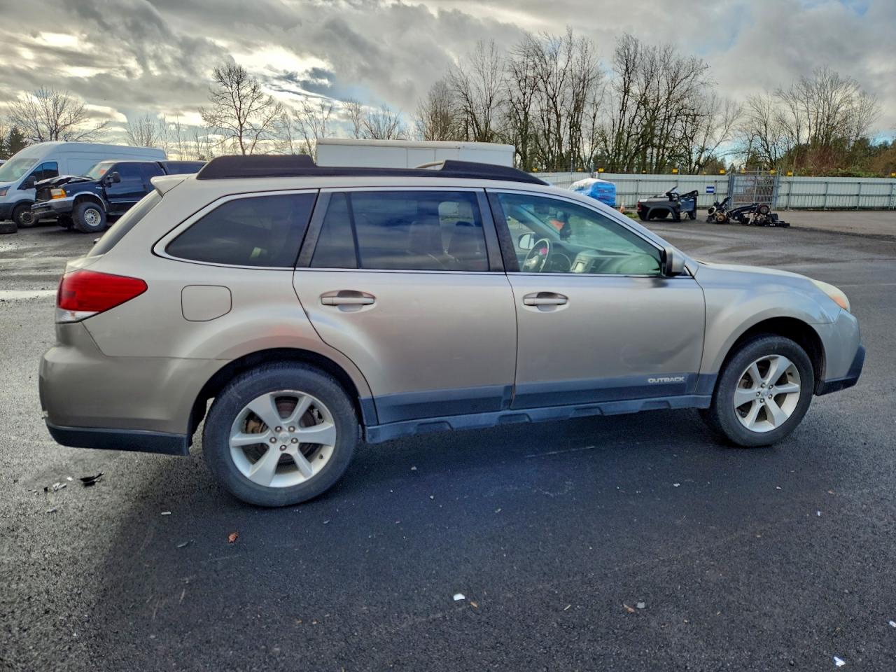 Subaru Outback 2.5i Limited Image 11