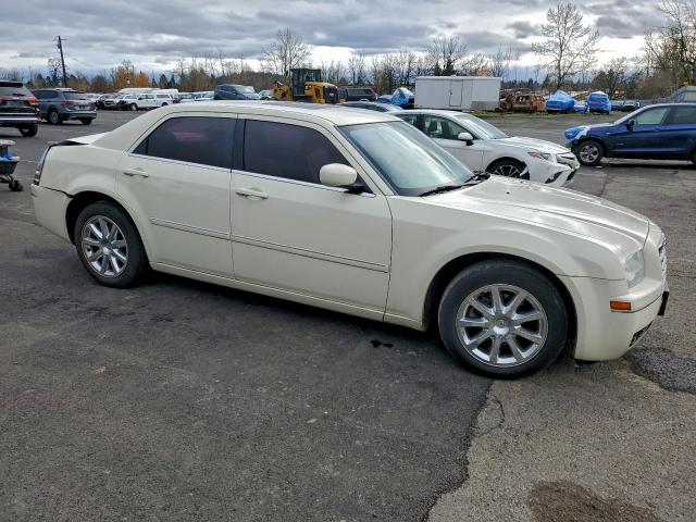 Chrysler 300 Touring Image 8