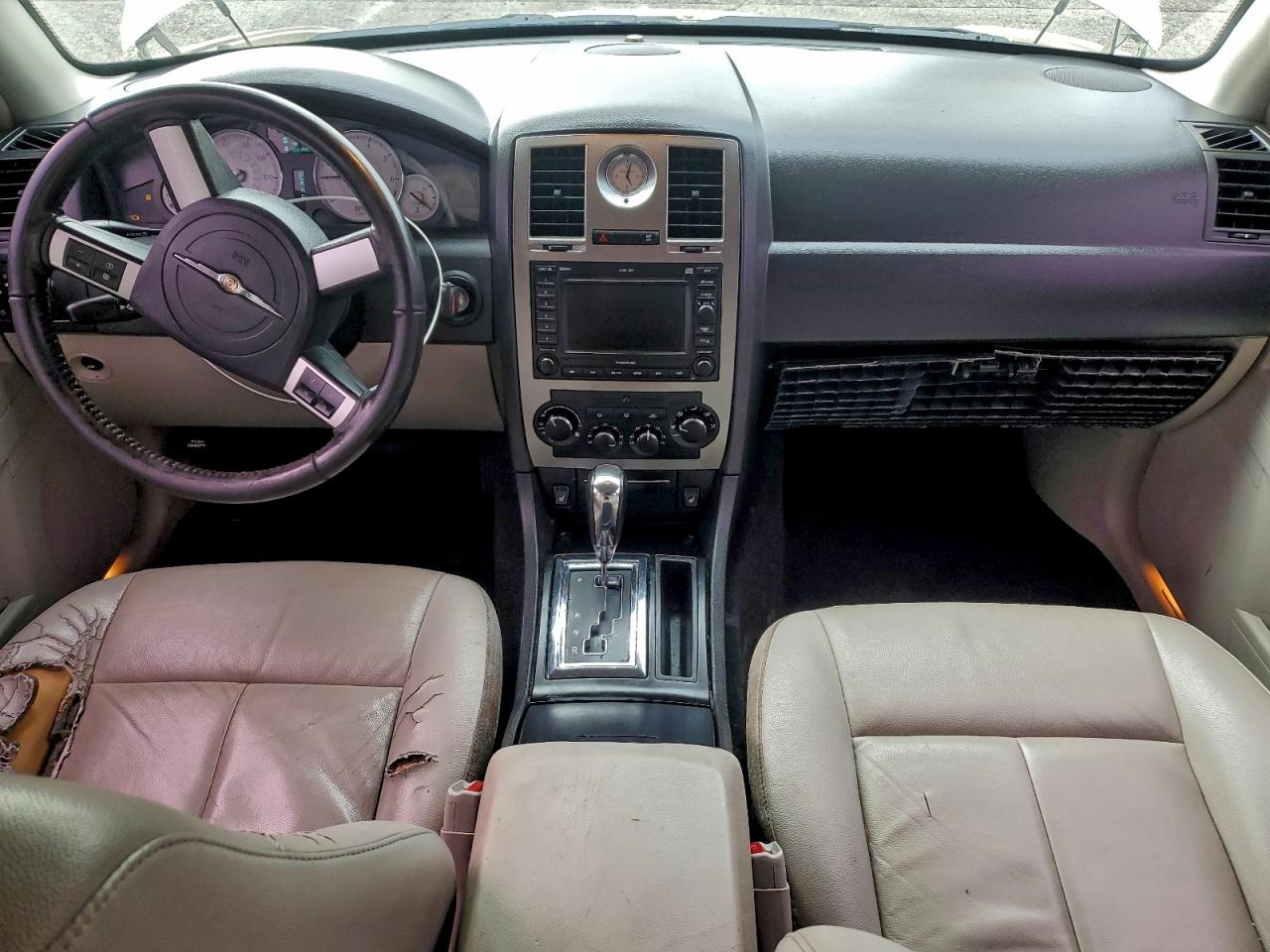 Chrysler 300 Touring Image 10