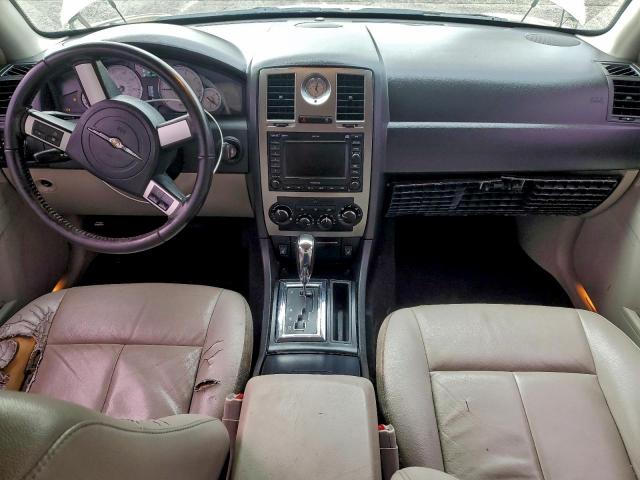 Chrysler 300 Touring Image 10