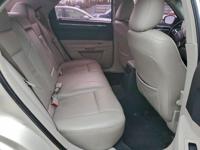 Chrysler 300 Touring Image 9