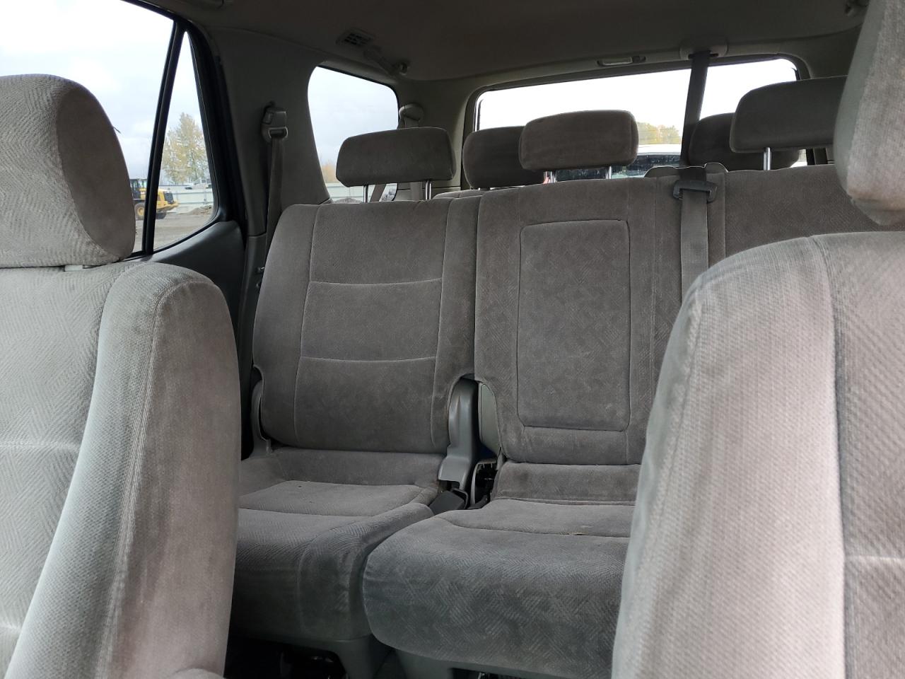 Toyota Sequoia Sr5 Image 3