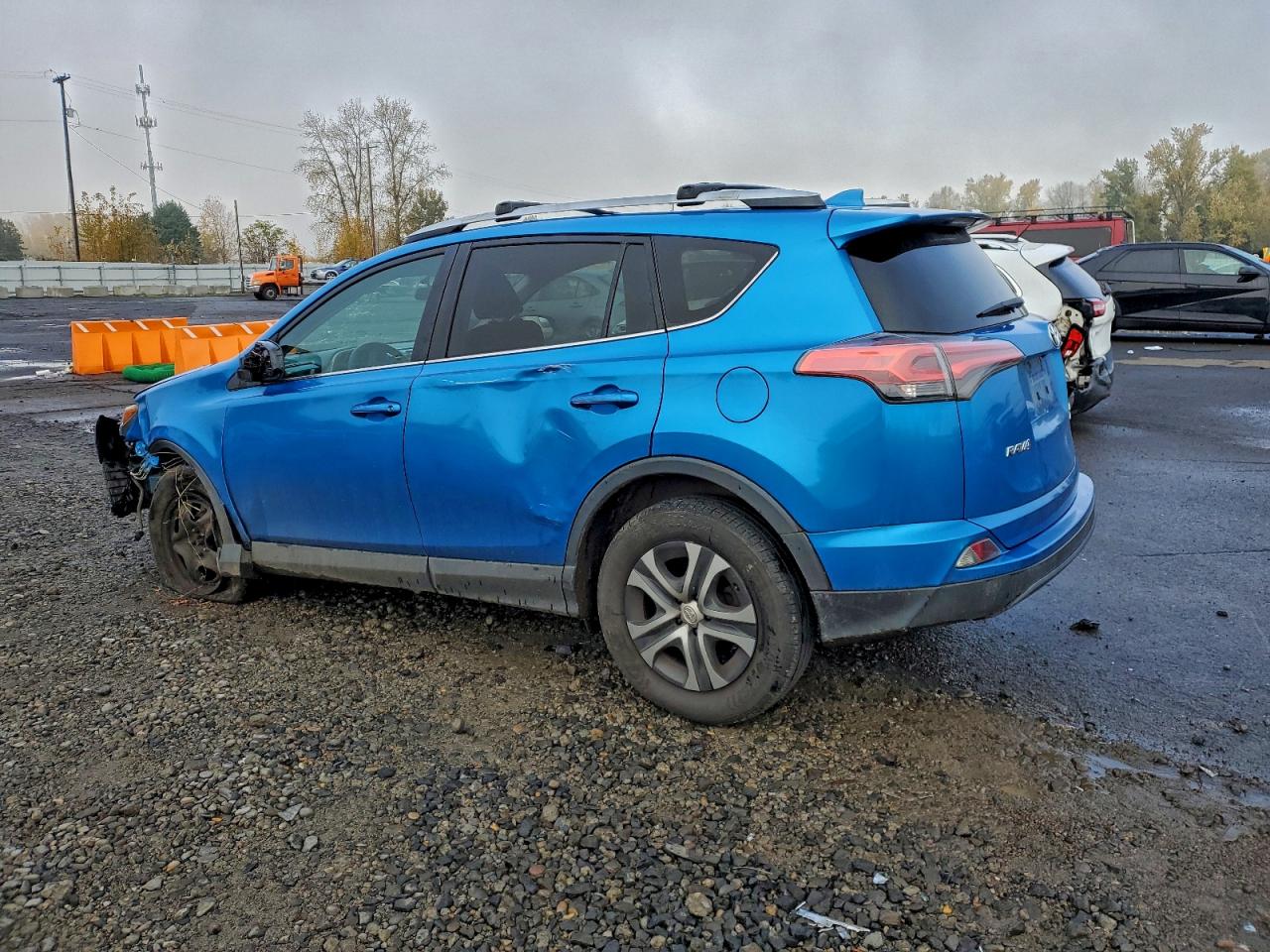 Toyota RAV4 Le Image 6