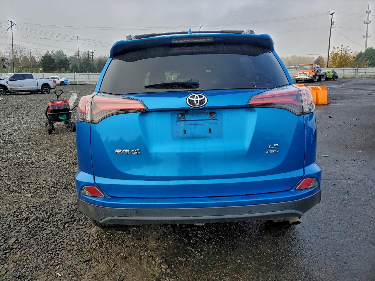 Toyota RAV4 Le Image 4