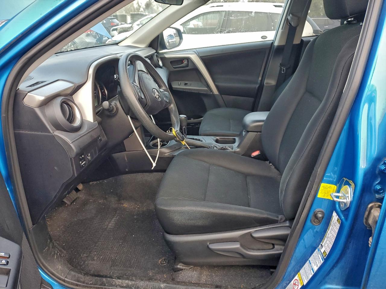 Toyota RAV4 Le Image 10