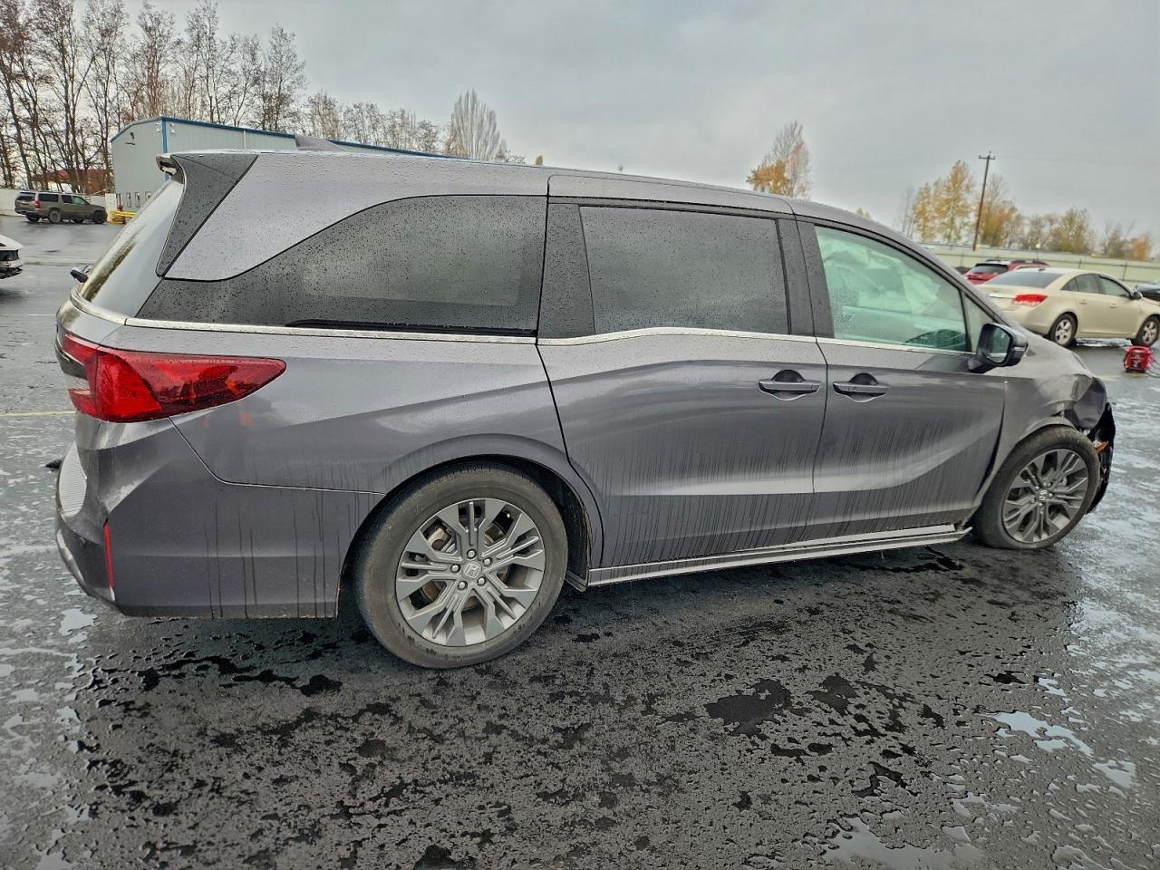 Honda Odyssey Touring Image 3
