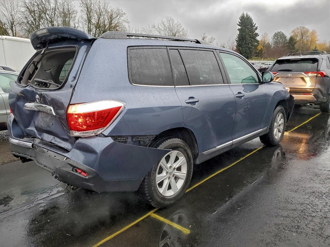 Toyota Highlander Base Image 3