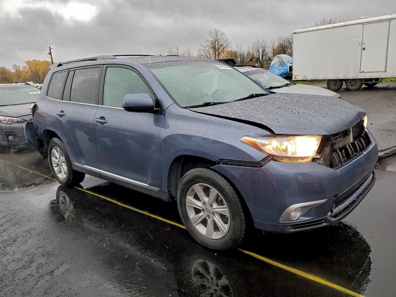 Toyota Highlander Base Image 12