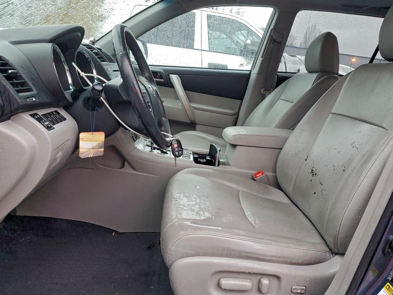 Toyota Highlander Base Image 5