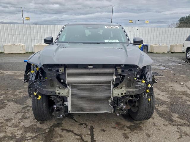 Toyota Tacoma Double Cab Image 3