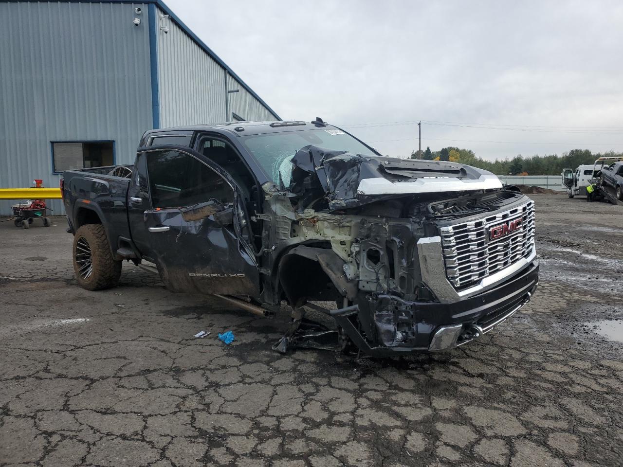 GMC Sierra K2500 Denali Image 2