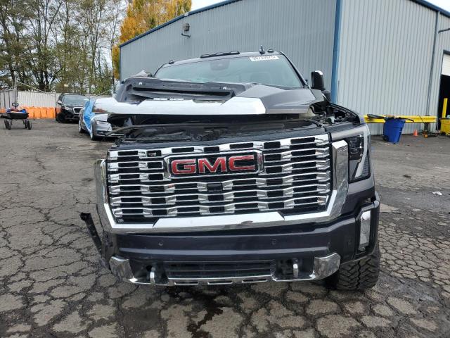 GMC Sierra K2500 Denali Image 9