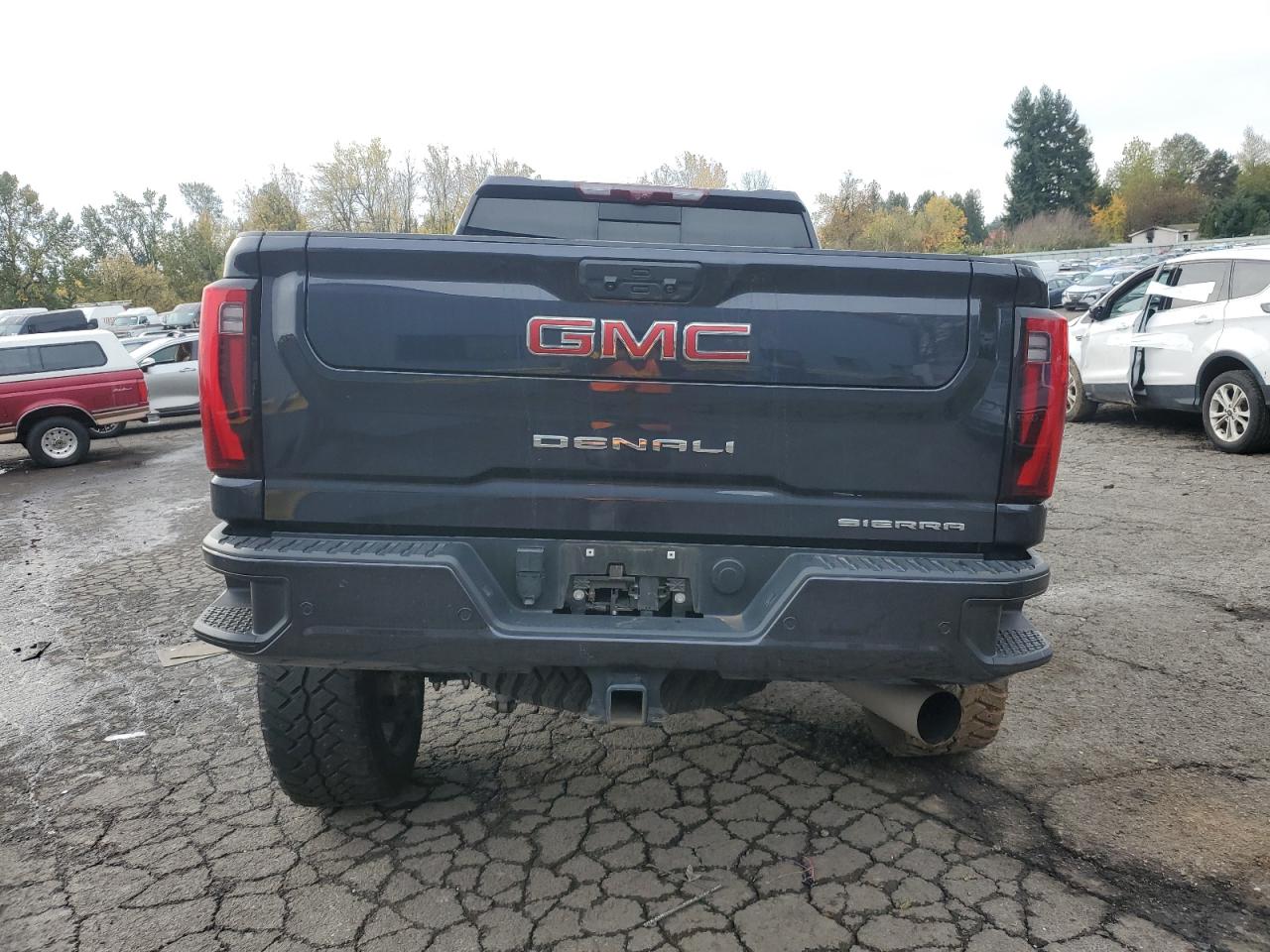 GMC Sierra K2500 Denali Image 11