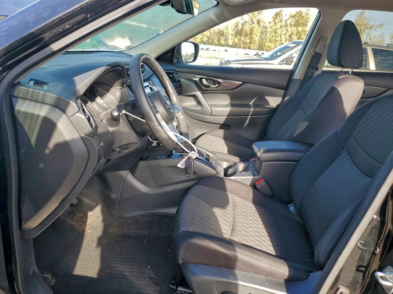 Nissan Rogue S Image 2