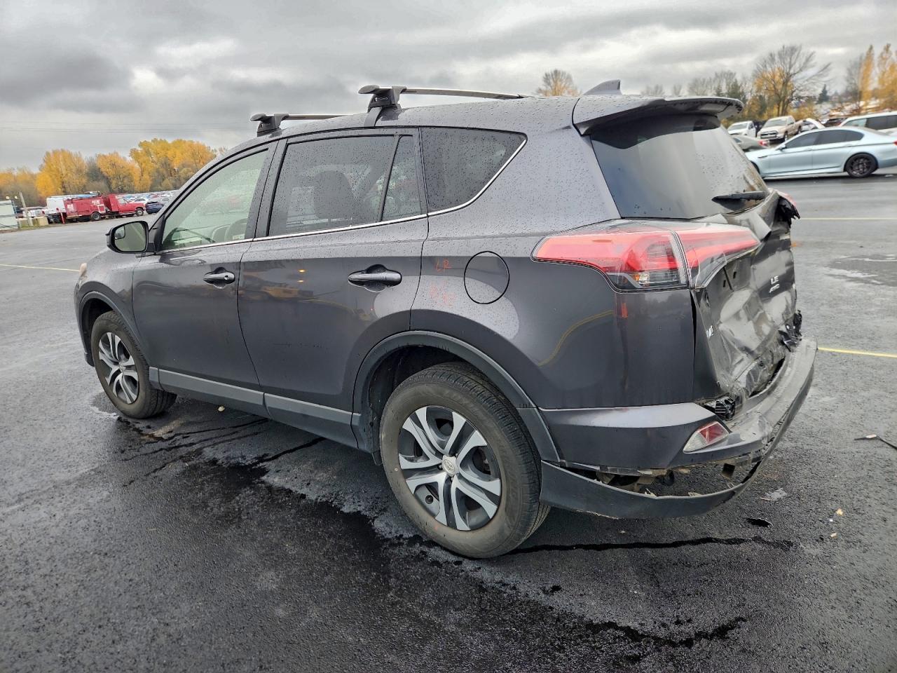 Toyota RAV4 Le Image 3