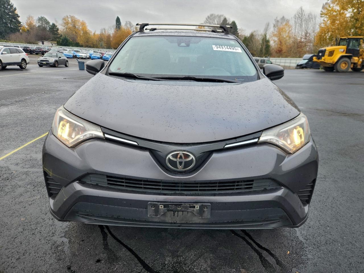 Toyota RAV4 Le Image 4