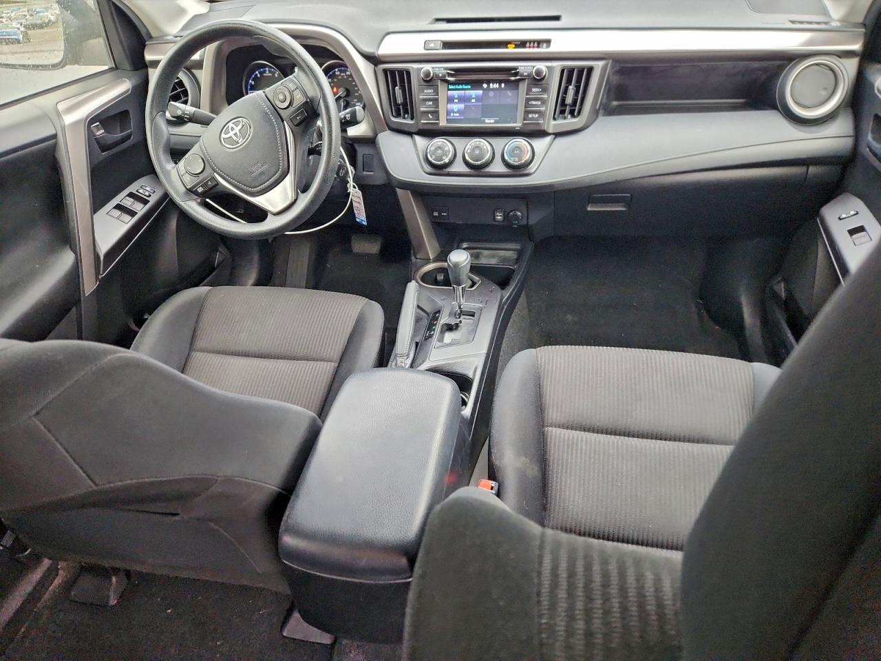 Toyota RAV4 Le Image 11