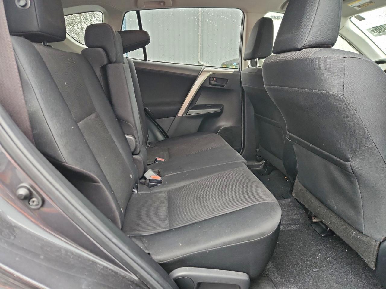 Toyota RAV4 Le Image 2