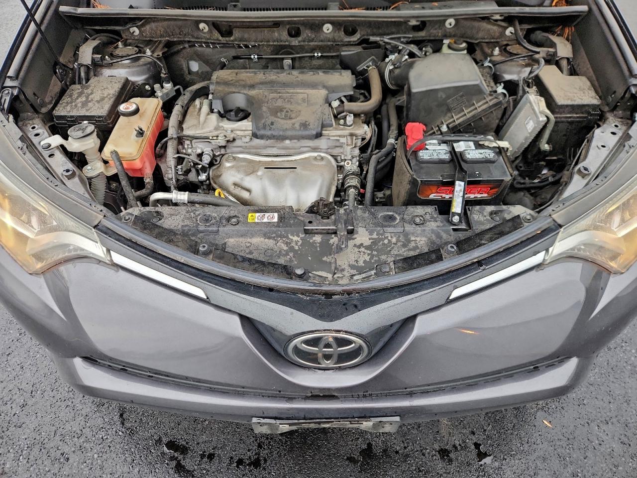 Toyota RAV4 Le Image 9