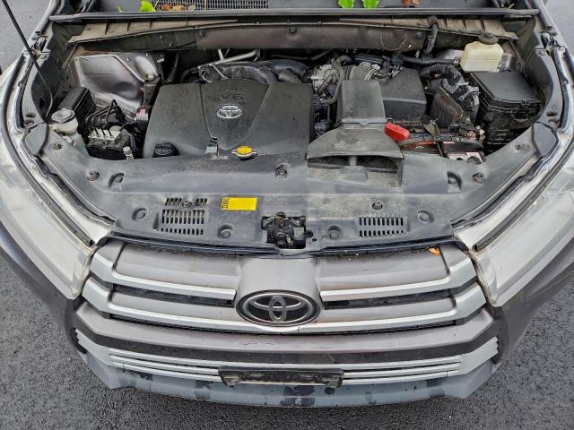 Toyota Highlander Se Image 9