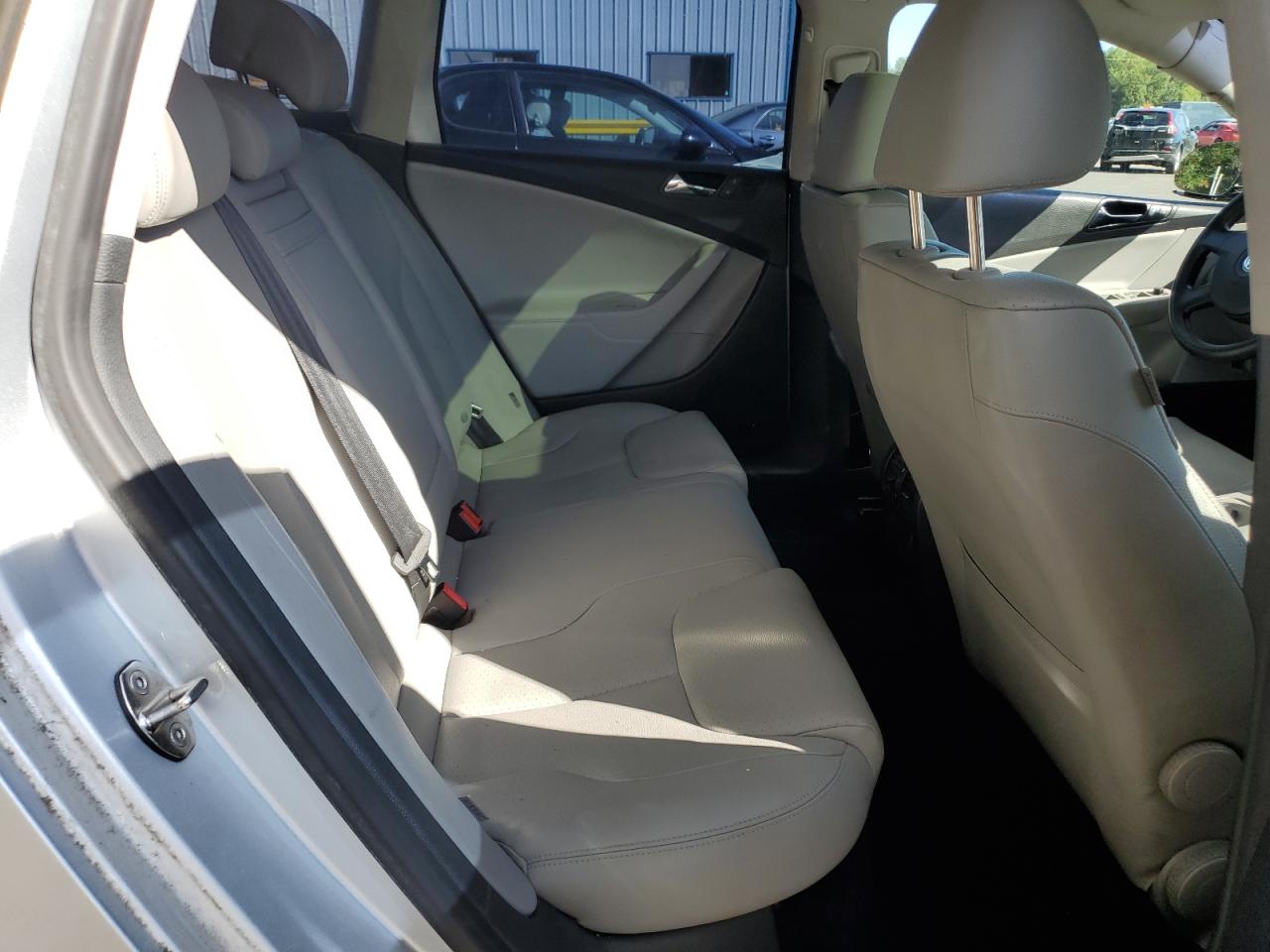 Volkswagen Passat 2.0t Wagon Value Image 9