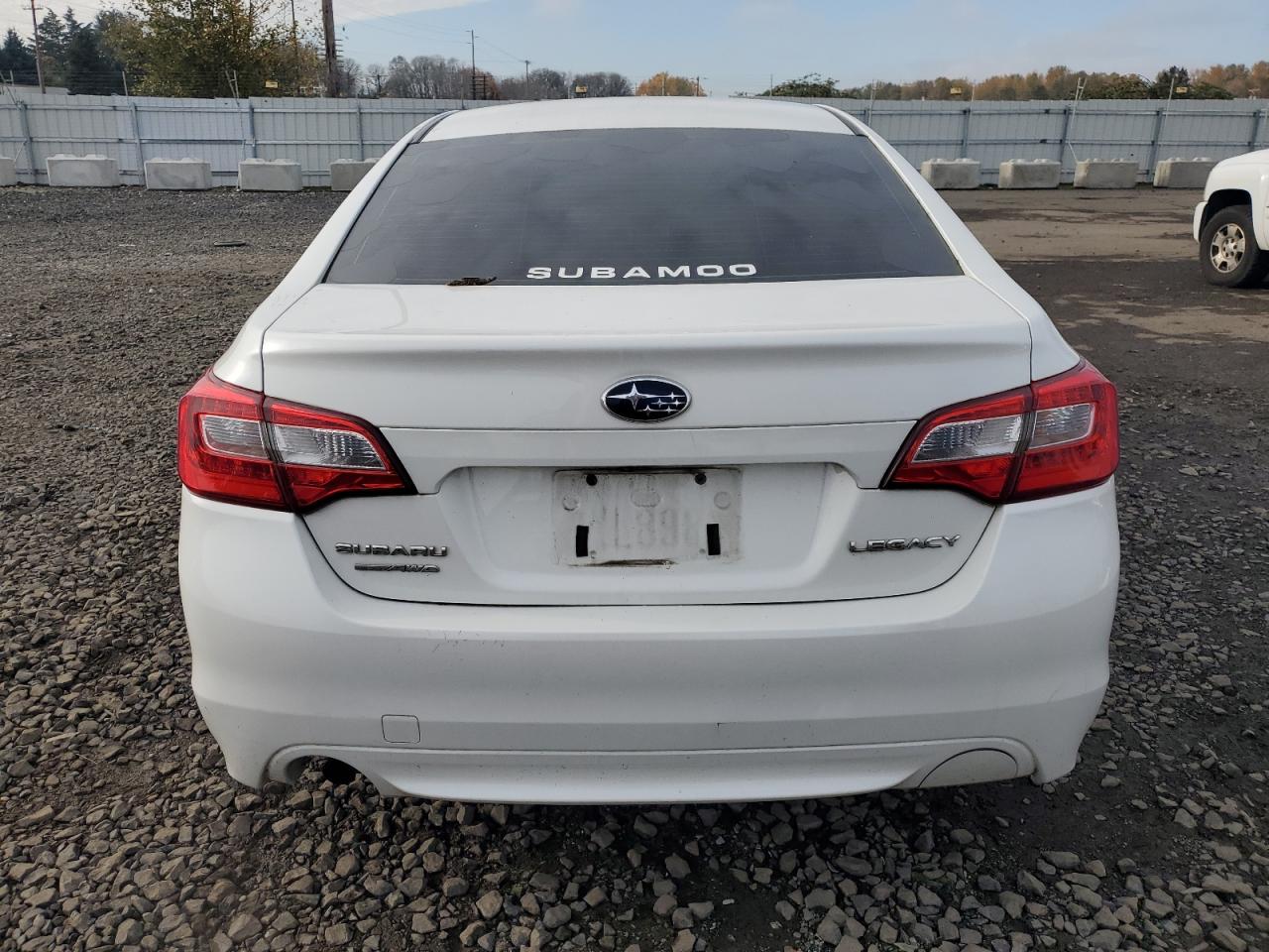 Subaru Legacy 2.5i Image 4