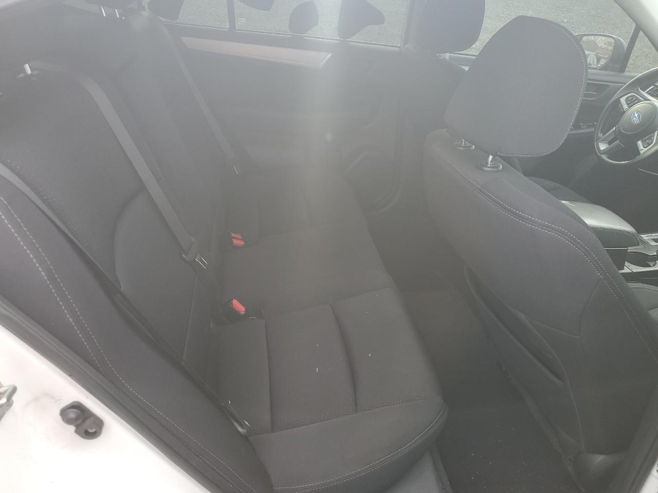 Subaru Legacy 2.5i Image 7