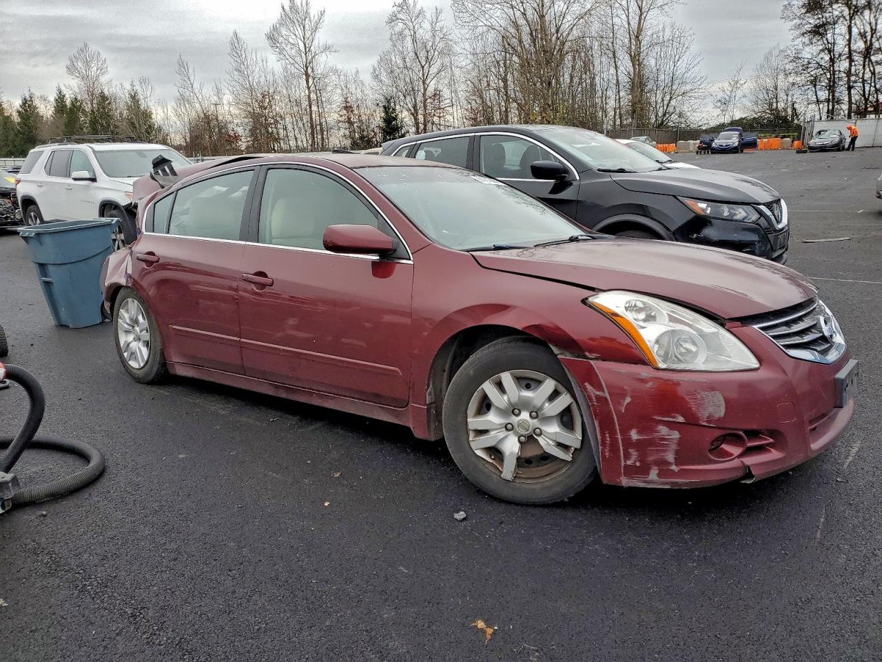 Nissan Altima Base Image 13