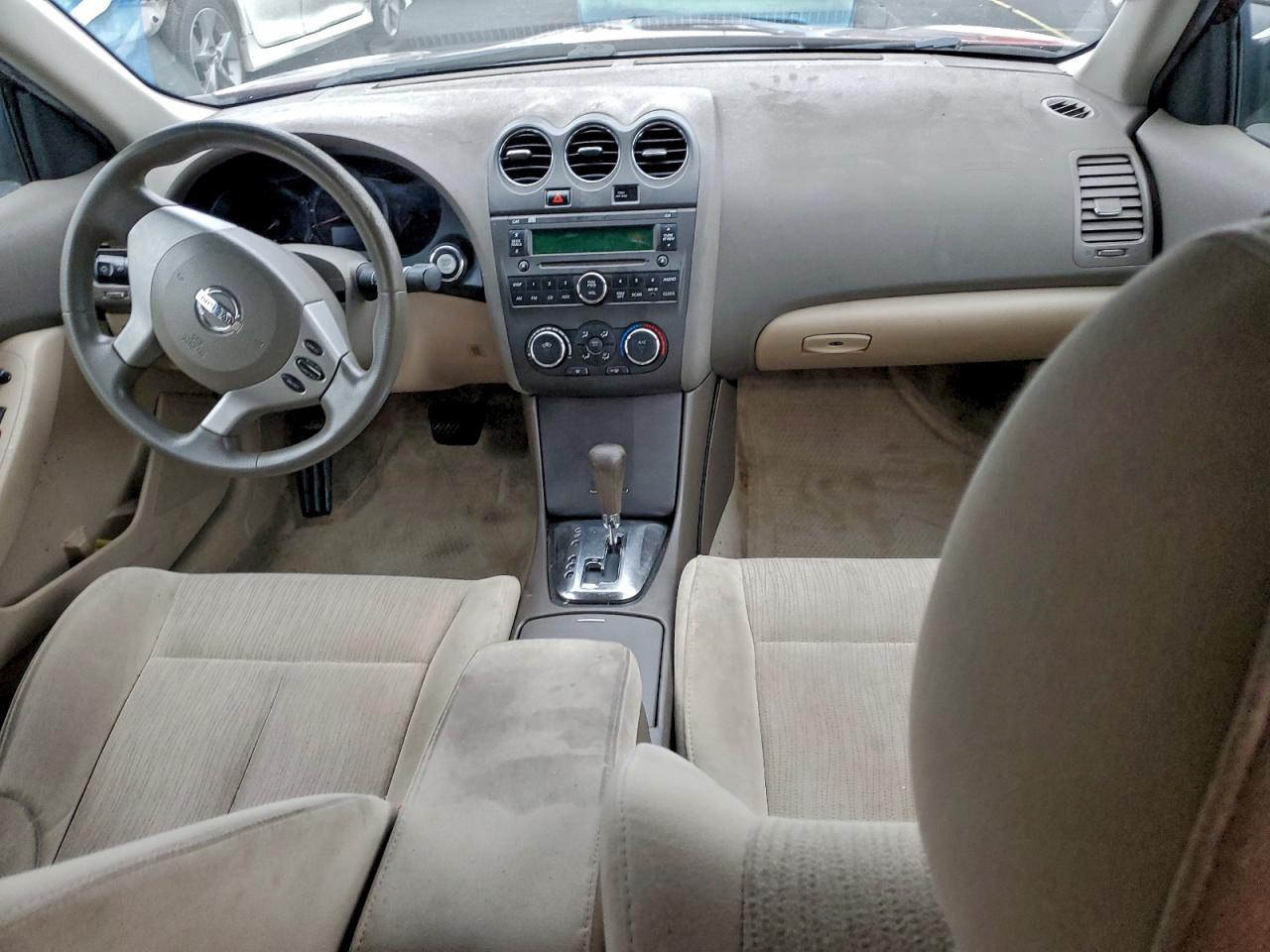 Nissan Altima Base Image 8