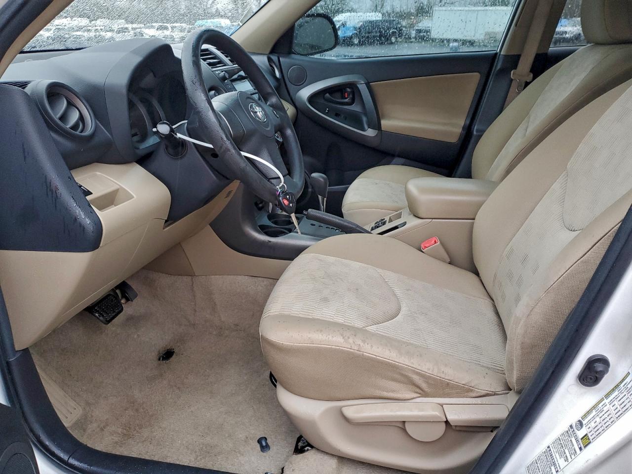 Toyota RAV4 Image 12