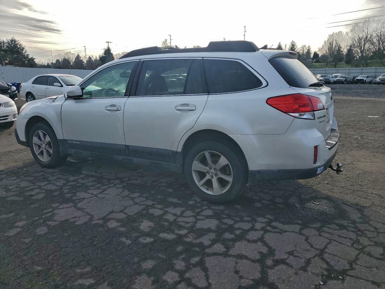 Subaru Outback 2.5i Limited Image 2