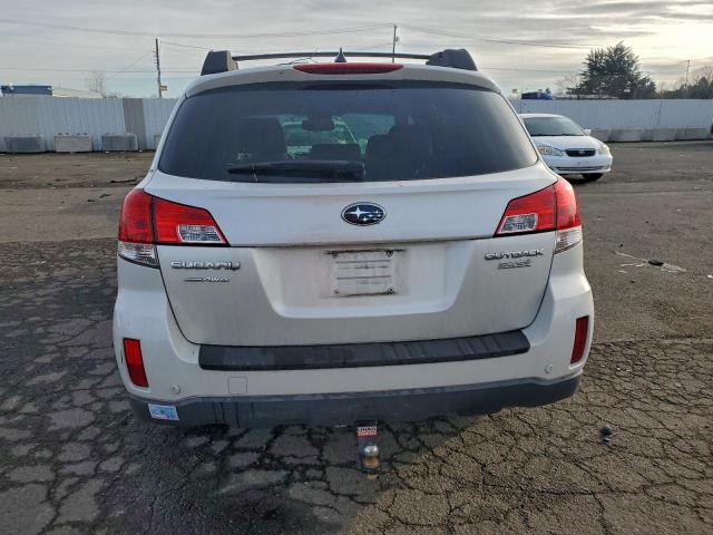 Subaru Outback 2.5i Limited Image 3