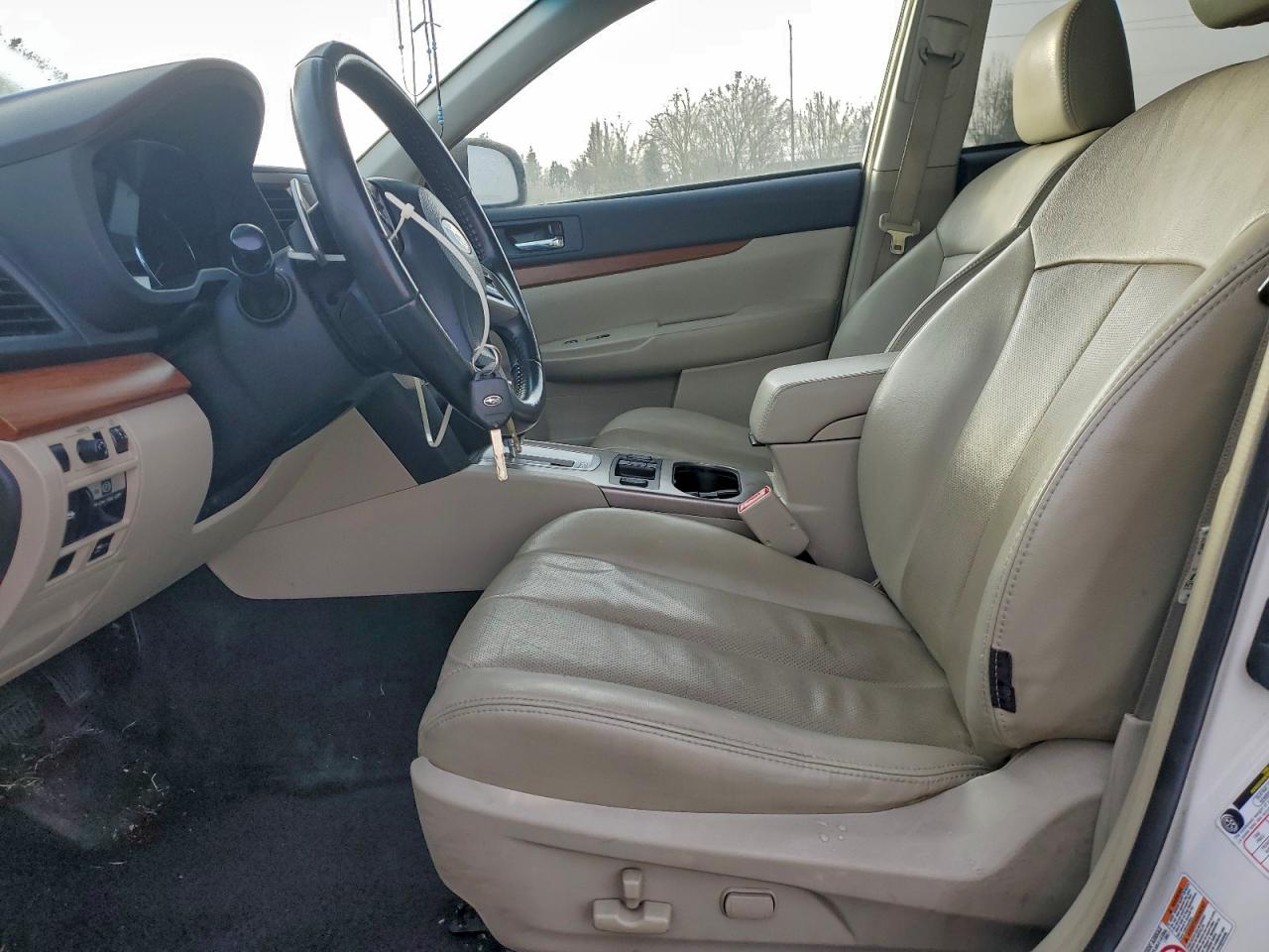 Subaru Outback 2.5i Limited Image 10