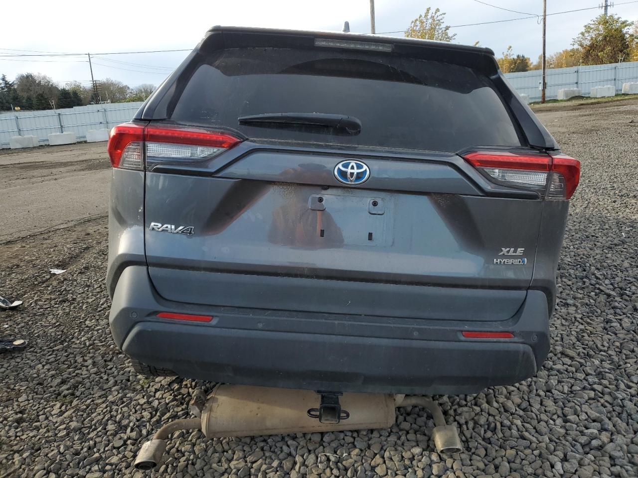 Toyota RAV4 Xle Premium Image 9