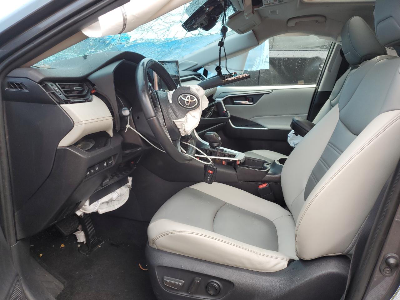 Toyota RAV4 Xle Premium Image 8