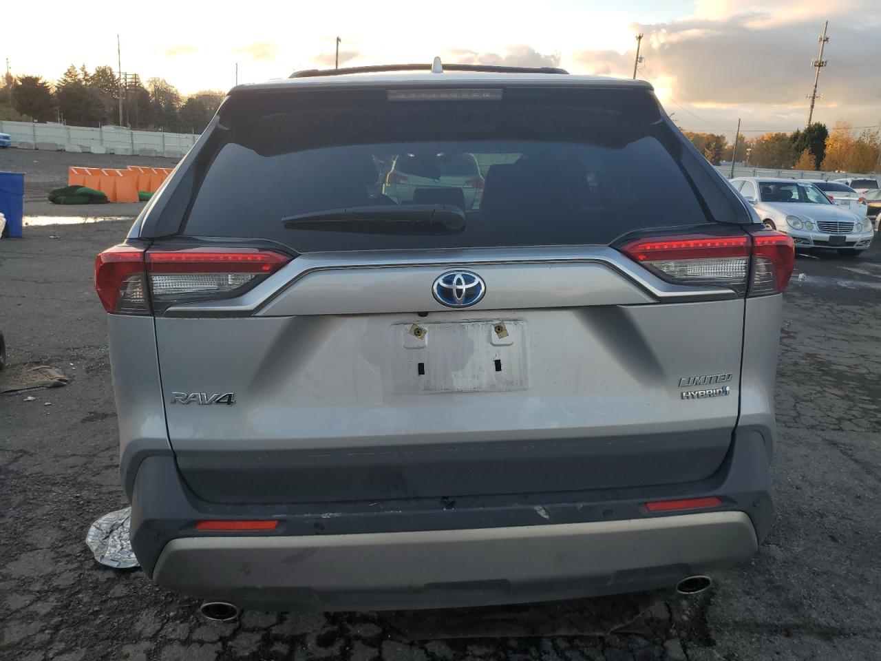 Toyota RAV4 Limited Image 6