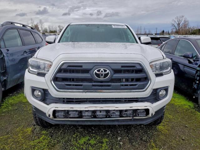 Toyota Tacoma Double Cab Image 3