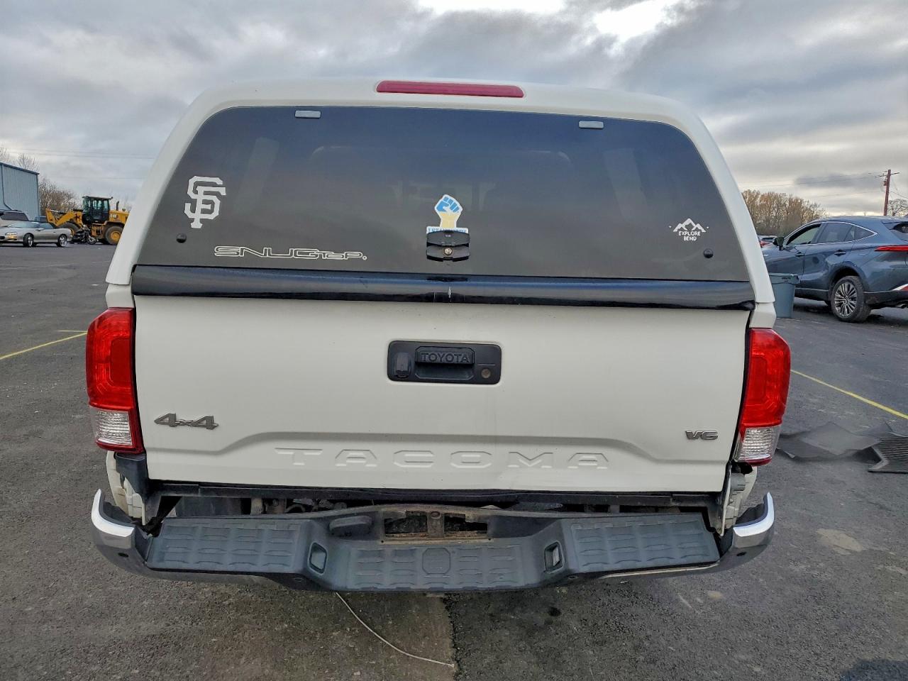 Toyota Tacoma Double Cab Image 10