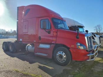  Salvage Freightliner Cascadia 1