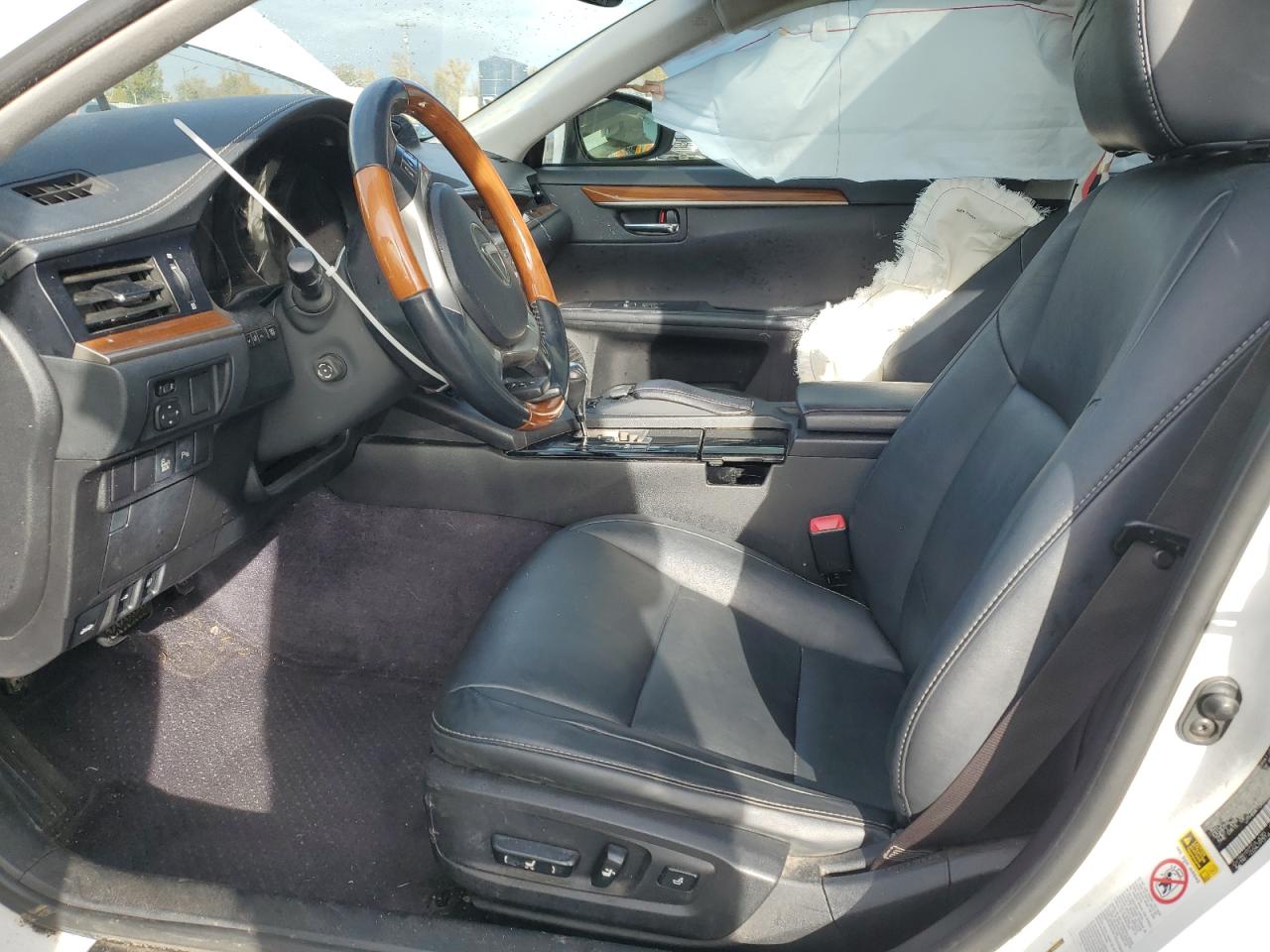 Lexus Es 300h Image 10